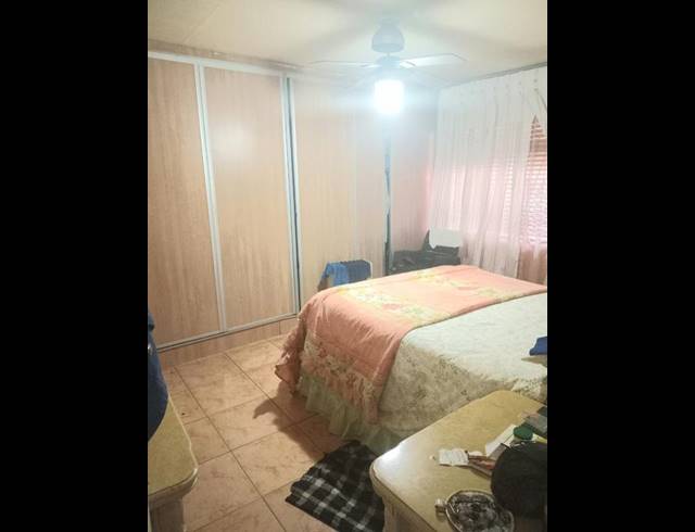 3 BEDROOM HOUSE FOR SALE IN MEADOWLANDS ZONE 1